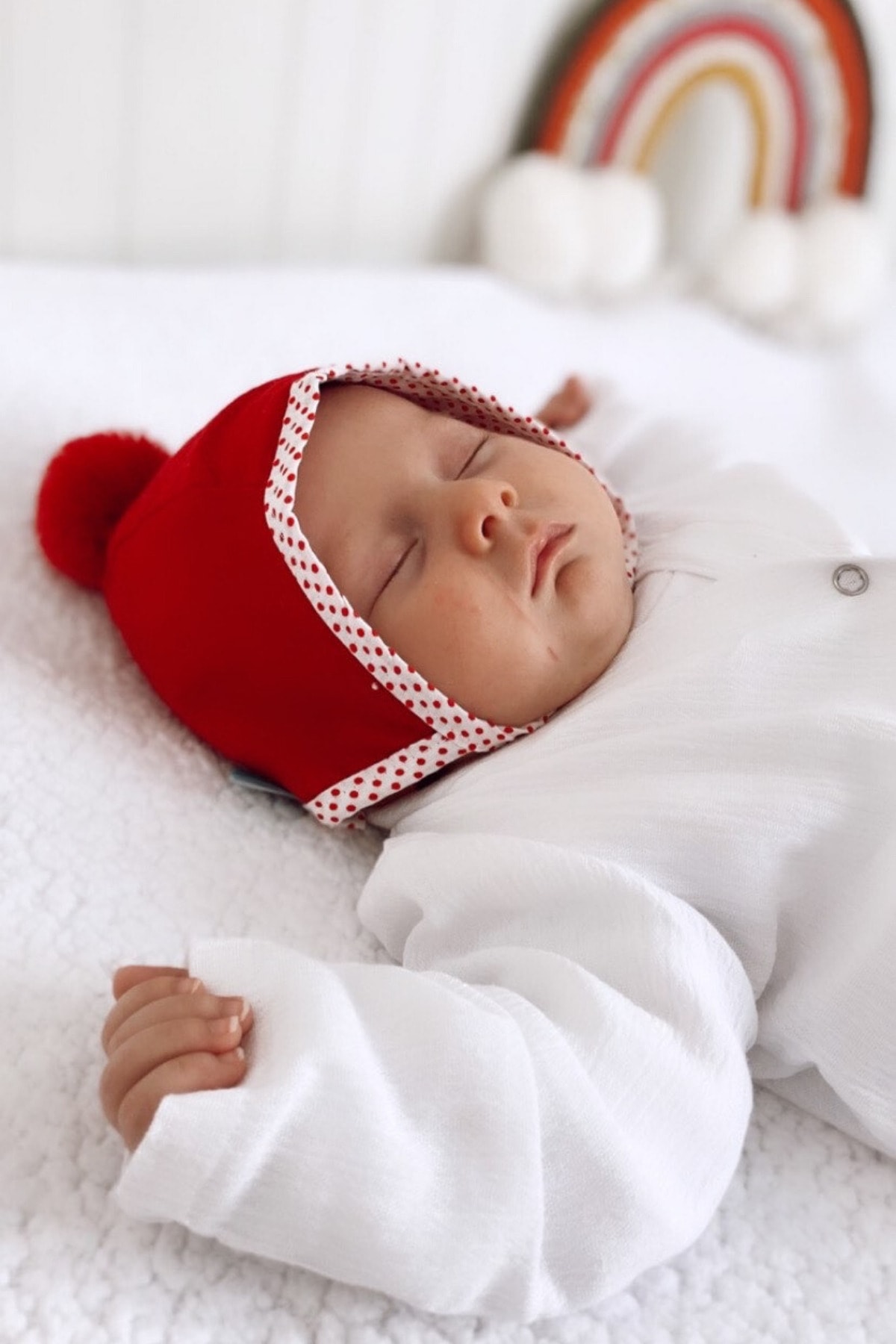 OUTLET 0 AY Kırmızı Kışlık Ponponlu Bebek Şapkası