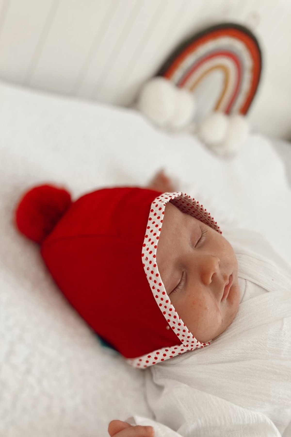 Kırmızı Kışlık Ponponlu Bebek Şapkası